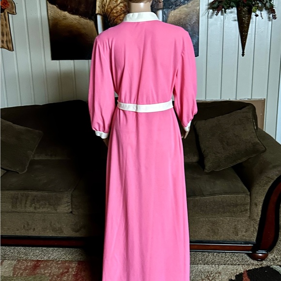 Vintage • 1970’s • Pink/ White • Size Medium • Robe • Floral • Embroidery - Picture 11 of 16